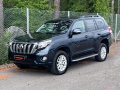 Toyota Land Cruiser 3,0 D-4D Executive Aut. 5h / Facelift / Alusta juuri massattu / P.kamera / Nahat / Keyless / Koukku / S.penkit /