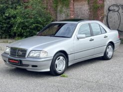 Mercedes-Benz C 180 C 180 Classic / 1-omisteinen / Ilmastointi / Vakkari / Kattoluukku /