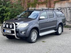 Toyota Hilux Double Cab 3,0 D-4D 4WD 171 SR autom. / ALV / Lavakate / Nahat / Vakkari / Lisävalot / Astinlaudat /